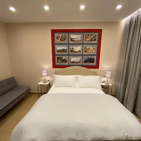 Mdc Luxury Rooms Naples-3